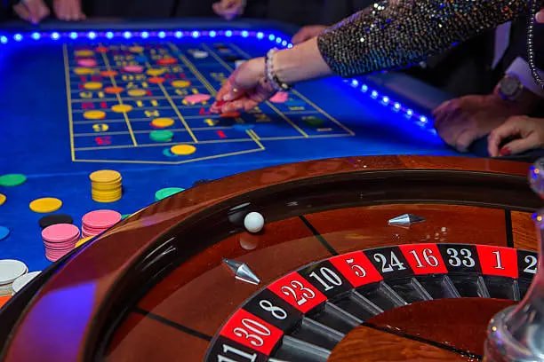 Tampilan Bingo online AOB603 dengan papan kartu dan angka berputar